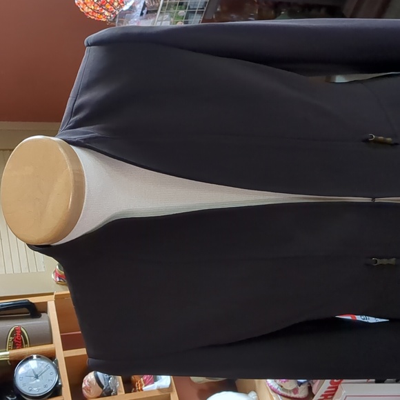 TAHARI* dress suit. Jacket/Pants, both fully lined. Hook/eye closure front. 2pc - Picture 4 of 17